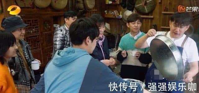 向往3|《向往3》黃磊做米粉意外成功,有誰注意他手的動作?徹底穿幫了