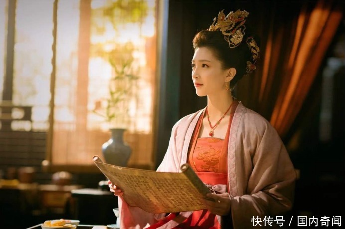 宋代女性的发式又简又仙,我们只会拉直烫头,跟宋代相比差远了