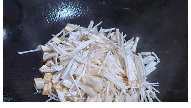 豆腐|一个“天天见”一个“明天见”，这两食材是一对，简单溜一盘真香