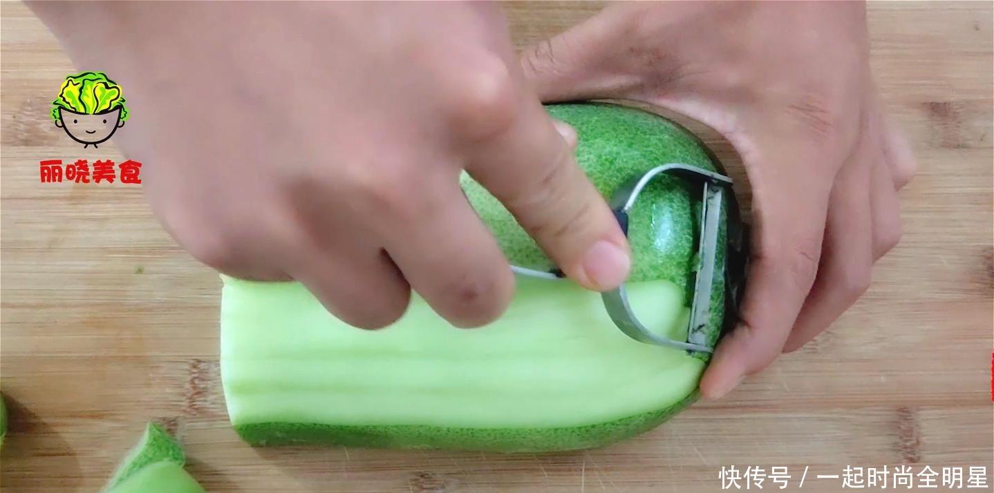 将冬瓜|入秋后要多吃冬瓜,教你个特色做法,赛过大鱼大肉,出锅都抢着吃