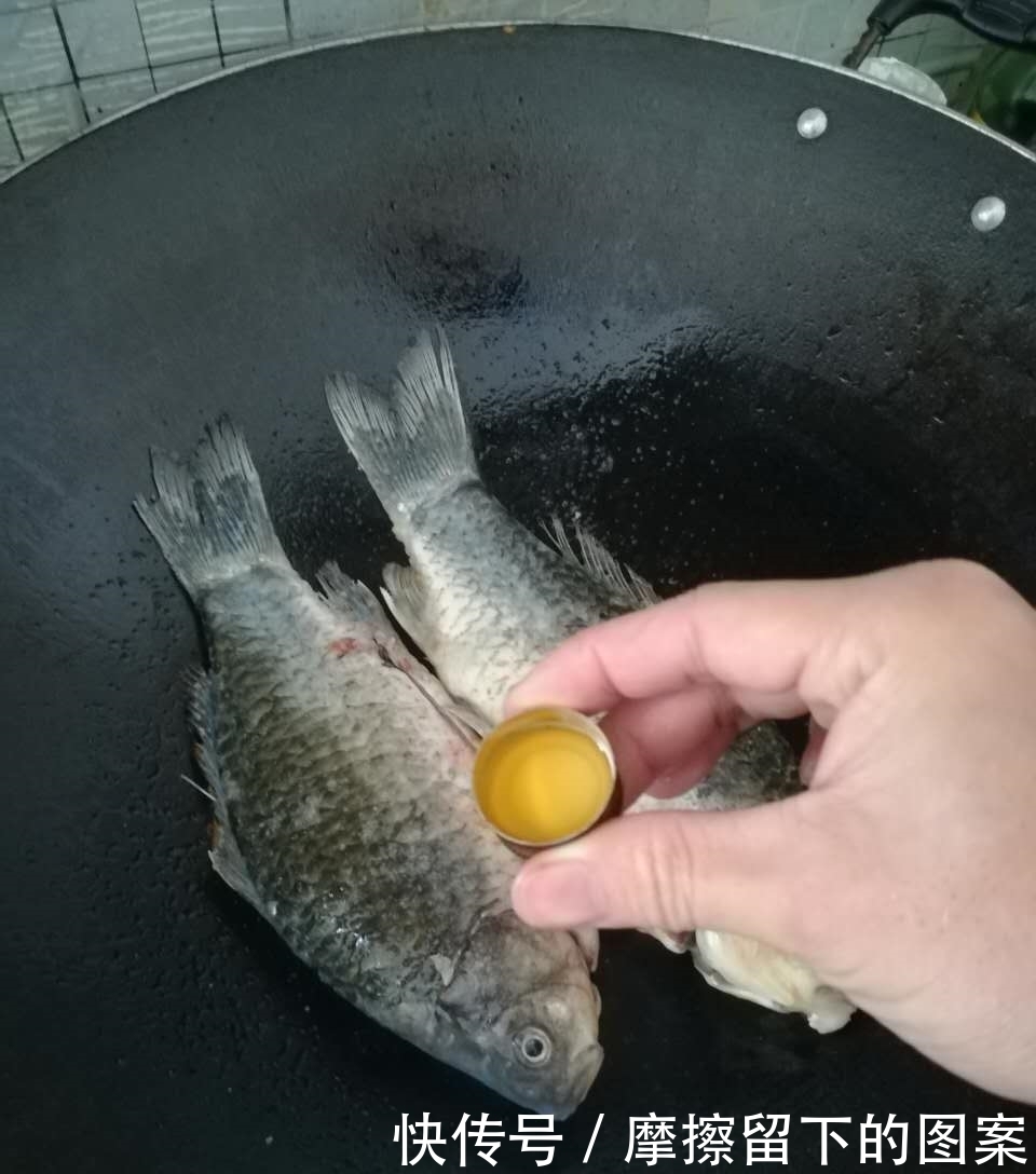 鲫鱼|月子里妈妈下奶的神汤--鲫鱼豆腐汤，要记下来做给孩子的妈妈喝