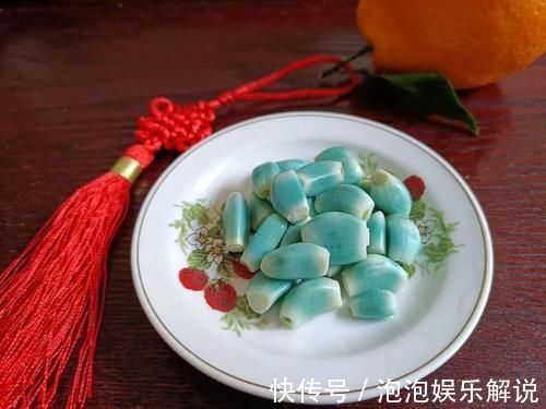 嘎嘣脆|快速腌腊八蒜,一天就变绿,各个嘎嘣脆