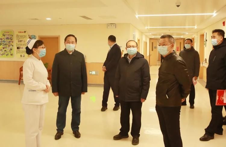 院领导|潍坊市中医院院领导除夕看望慰问临床一线工作人员