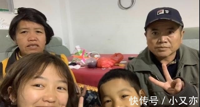 王爸|《变形计》“神仙妹妹”梁小友高二辍学后成网红,浓妆直播惹众议