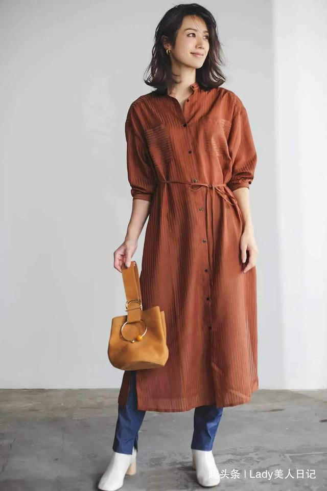 色系 这样穿就对了!最专业“包包和鞋子”配色思路,教你万能搭配公式