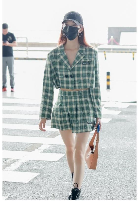 明艷動人|劉令姿路透生圖曝光，穿短裝清新自然，“芭比腰”像上帝親手捏