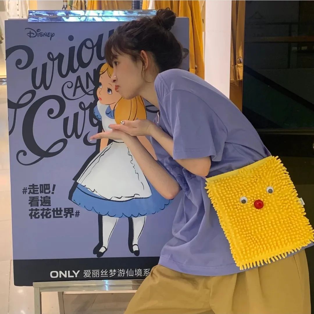 回村的诱惑|拜拜牛油果绿!今夏超火流行色时髦又高级,早穿早美