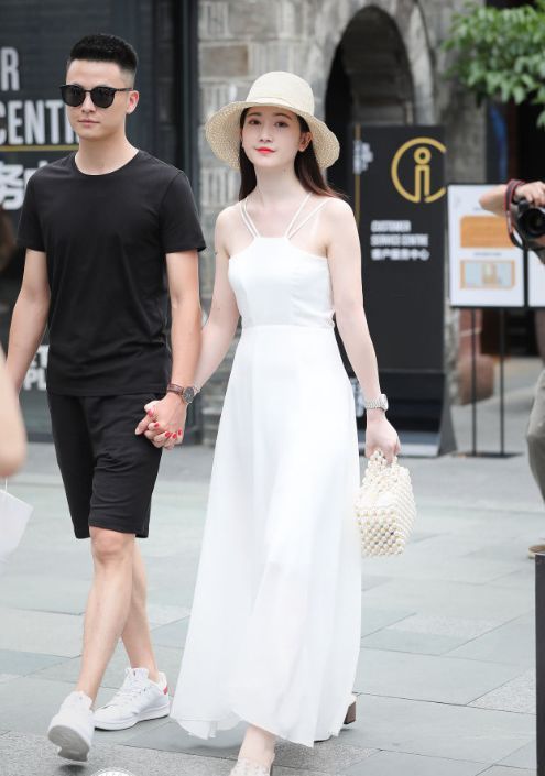 高跟鞋 芳菲妩媚的小姐姐,走路自带气质,尽显性感女人味