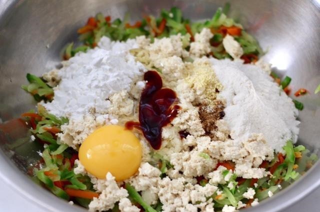 炸丸子只知道用面粉，加上它，炸出来的丸子外酥里嫩，凉了也不硬