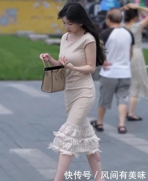 端庄|裸色流苏连衣裙,大气又端庄,彰显出东方女人的成熟气息