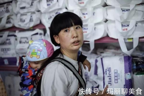 妈妈|“最抠”妈妈,把免费婴儿尿裤当卫生巾用,背后故事让人流泪……