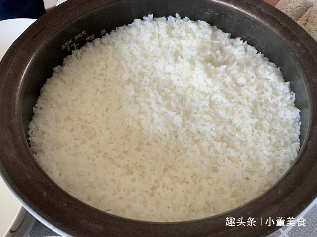 蒸米饭时,别只会加水蒸,多加这几步,蒸出的米饭又香又软