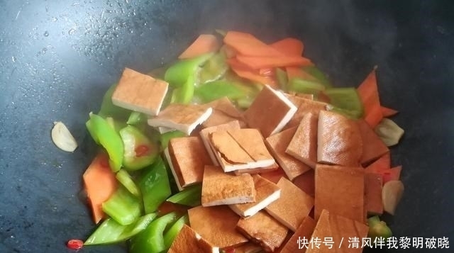 杏鲍菇和它是绝配,高钙高蛋白,营养易消化,孩子长身体正需要