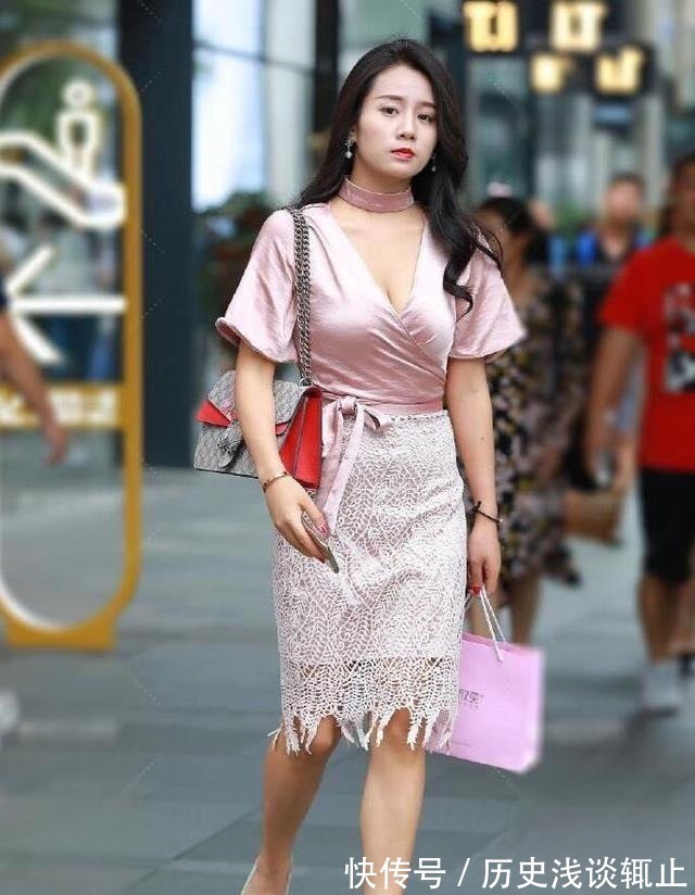 搭配 彰显少女感又有气质的裙子,非粉色裙子莫属了吧!