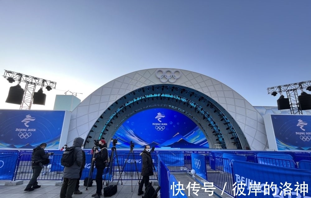 欧文|体坛联播|易建联554天后再砍30分,C罗进球无效曼联告负