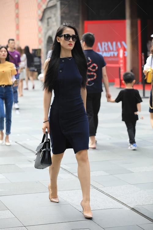 什么样的连衣裙优雅大气，时尚简约，快来看看这套穿搭吧！