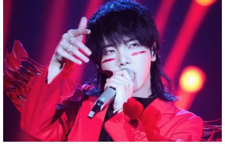 看了華晨宇參加雙十一晚會的好消息后，你就會發(fā)現(xiàn)，他一直在努力