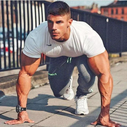 男子|40岁男子,每天50个俯卧撑,坚持1年,收获了这些好处