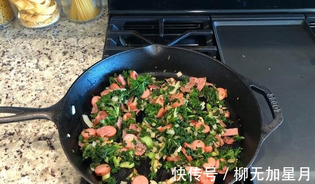 炒饭这样做，大人孩子都爱吃，搭配咸肉和蔬菜，营养又美味！