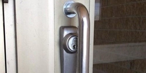 贴纸#被设计师脑洞大开创作的10个反人类的“沙雕”设计