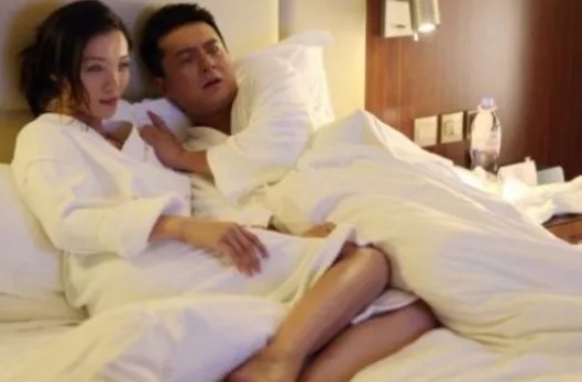 盖被子|进行夫妻生活时需不需要盖被子别害羞,了解一下好处多