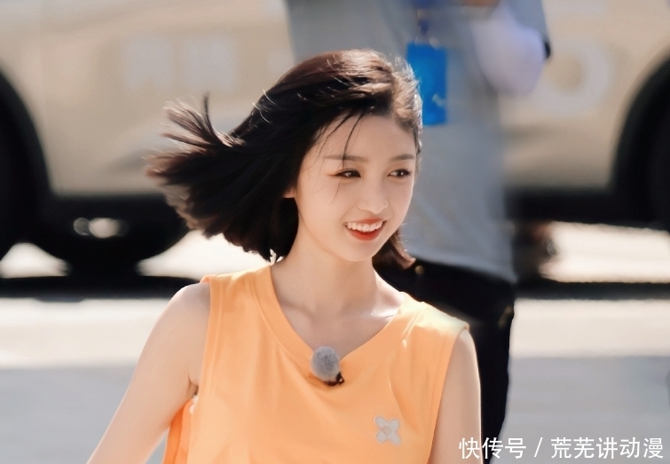 蔡徐坤|《跑男9》三亚开录,蔡徐坤穿羽绒服成焦点,我却只留意飞行嘉宾