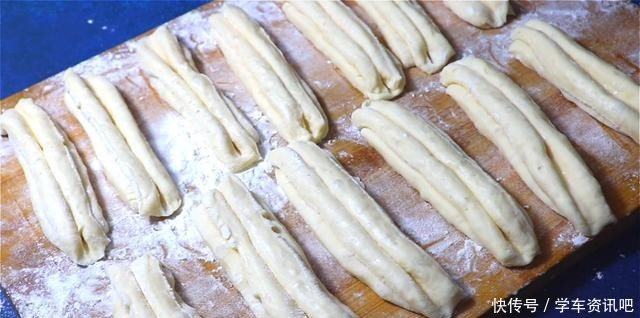 教你在家就能做的油条，口感松脆有韧性，健康又好吃，步骤简单！