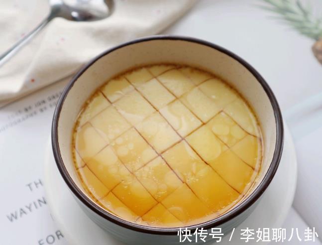 蒸鸡蛋羹不要直接加水，先弄懂3要点，出锅滑嫩鲜美，光滑无气孔