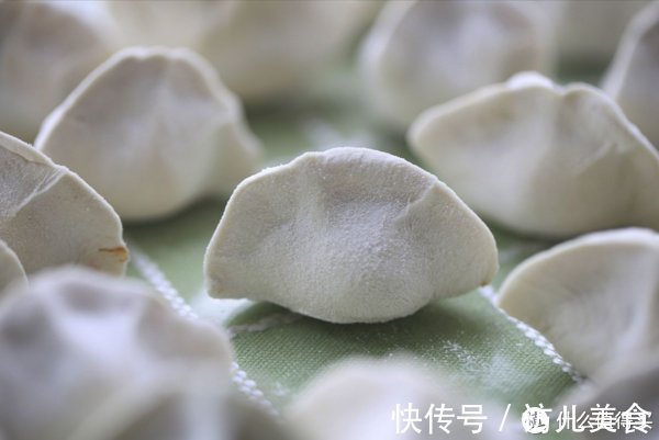 速冻水饺|速冻水饺为啥比手工水饺便宜那么多?听完其中的猫腻,你还会买吗