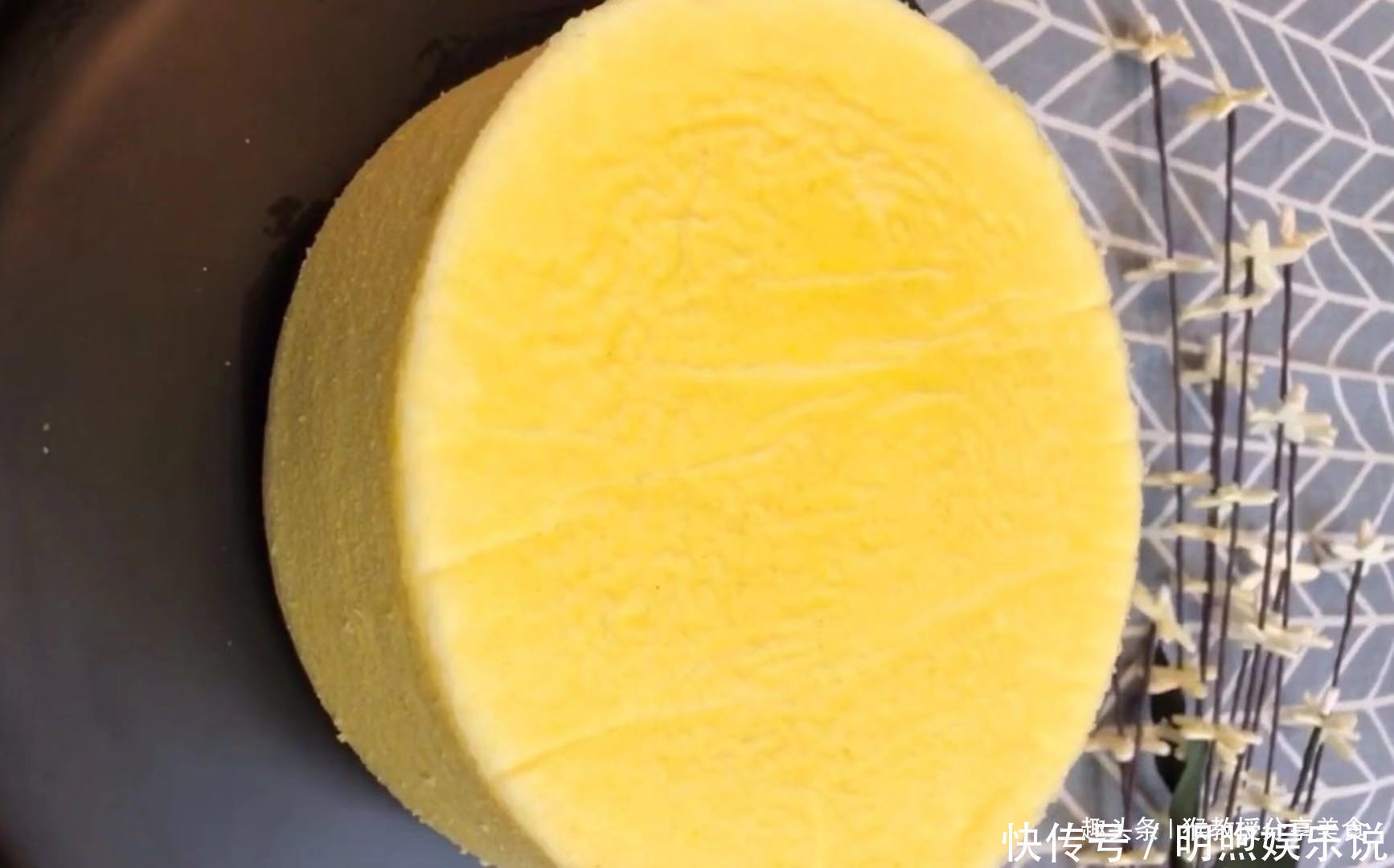 好吃|1碗小米2个鸡蛋,教你做蒸的营养早餐,健脾和胃比面包好吃还营养