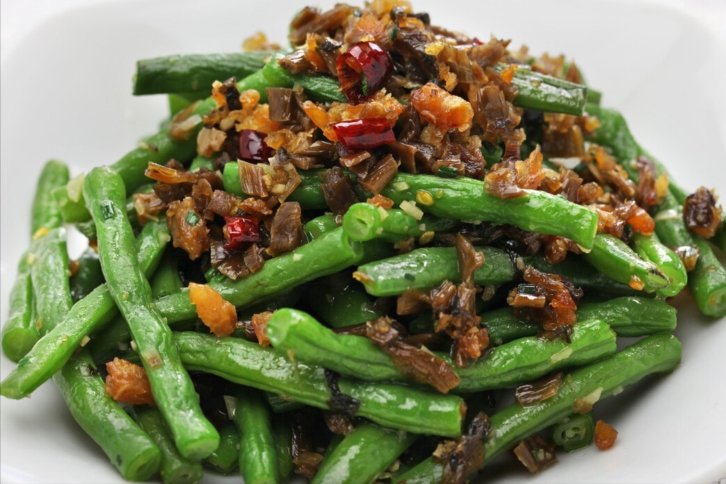 炒豆角，焯水还是过油都错了，下锅前多做1步，豆角翠绿又爽口