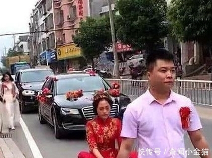 键盘|婚礼太过奇葩，新郎想到用“手推车”接亲，回家等着跪键盘吧