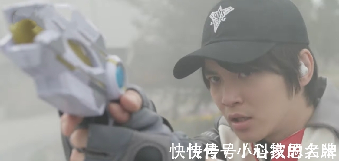 空中型|特利迦奥特曼第5话,死亡德拉戈登场,个头真不小,男二秘密揭晓