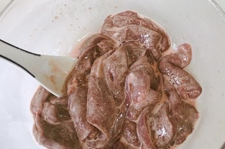 炒猪肝,万万不可直接下锅,多加2个步骤,猪肝鲜嫩滑,不会老