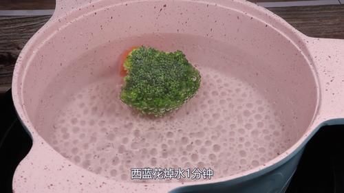 土豆别光炒着吃，这样做给肉都不换，富含蛋白质，宝宝吃了舔盘子