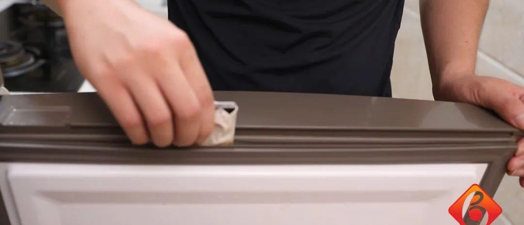 冰箱封条发霉了不用愁，一个小窍门教你轻松洗干净，方法简单省事