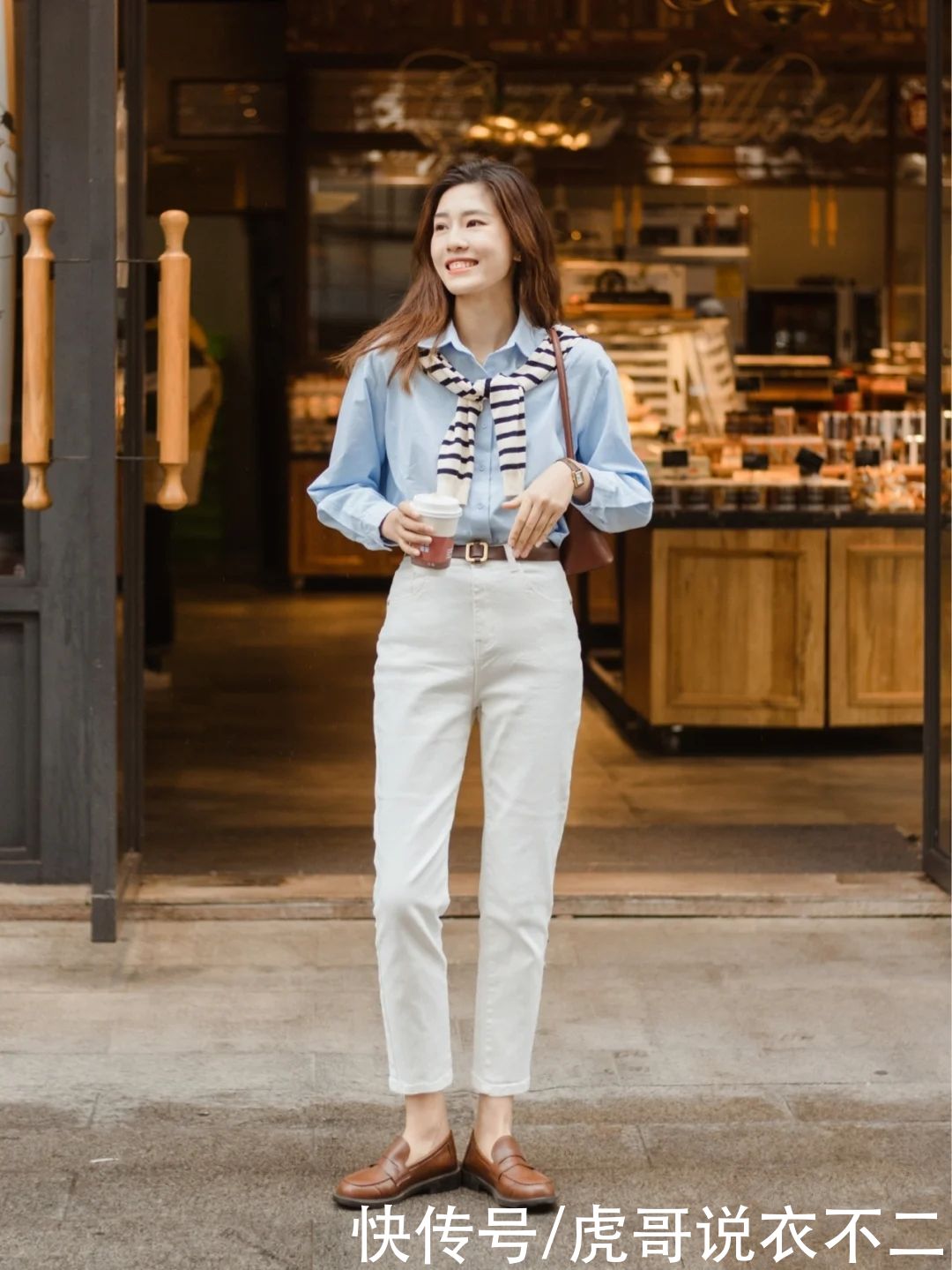 小白裤的N种搭配，每种都简约优雅又时尚，一看就会、一穿就美
