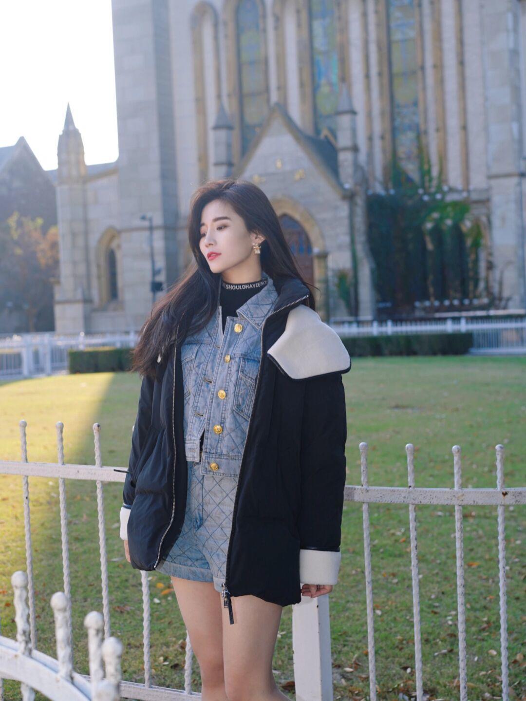 时髦 冬季会穿“牛仔套装”更时尚,拒绝扮嫩,又酷又飒才是真的美!