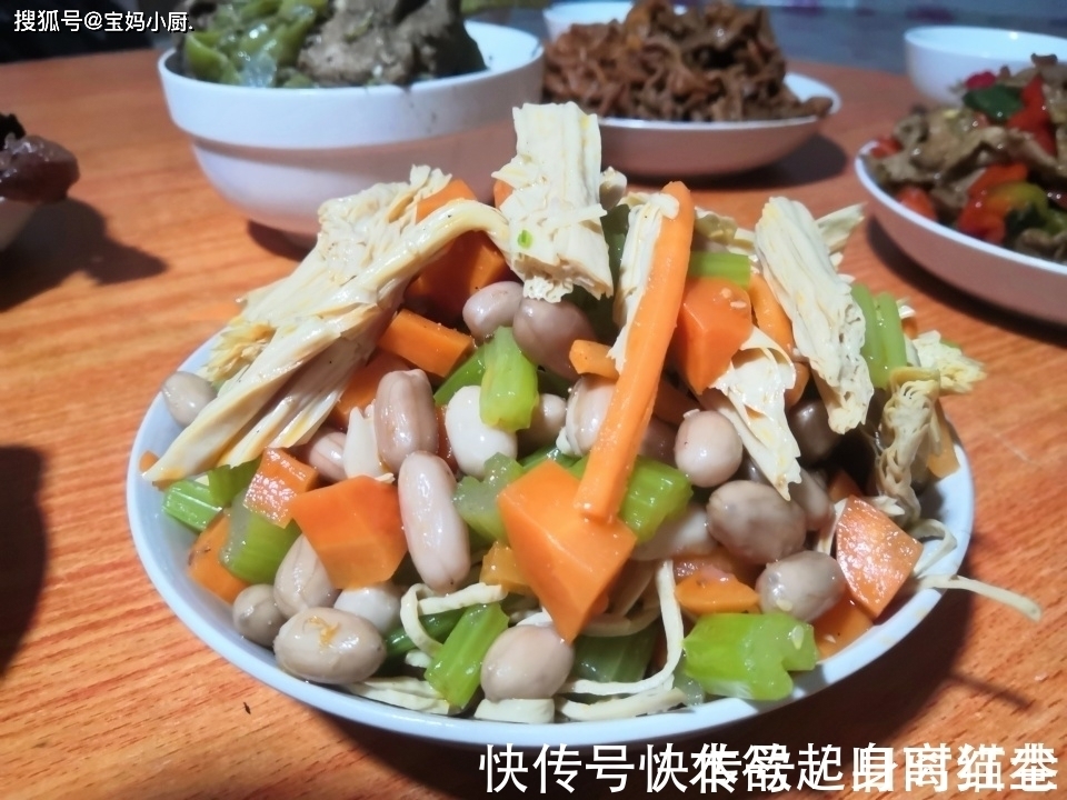 一家三口自驾回内蒙,第一餐8道菜,朋友:胖五斤再回来