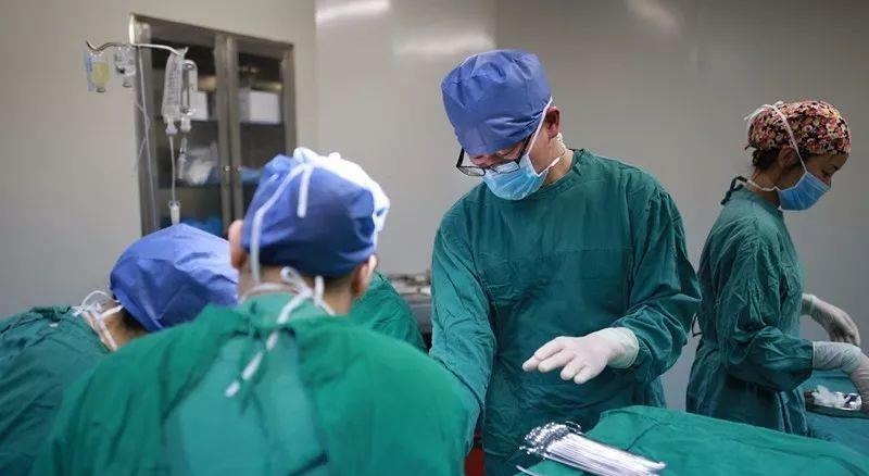 手术|孕妇剖腹产提过哪些离谱要求?割脂肪、结扎……最后一个更离谱