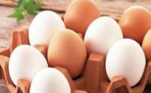去菜市场买鸡蛋时，买红壳还是白壳？营养师：多半人都买不对！