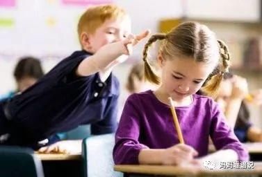 乖巧|吃一口等于吃5个塑料袋,家长天天给娃吃,不利于孩子发育快停手