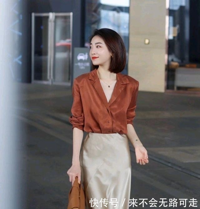 西装裙|上班穿什么?简约干练又不失温柔的穿搭,可以把自身的魅力放大化