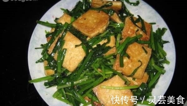 豆腐炒韭菜|豆腐和此物搭配,开胃下饭又美味,吃着比肉香,帮助消化食欲好