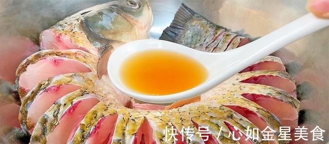 草鱼不要红烧了,教你最过瘾的吃法,营养又解馋,出锅汤汁都不剩!