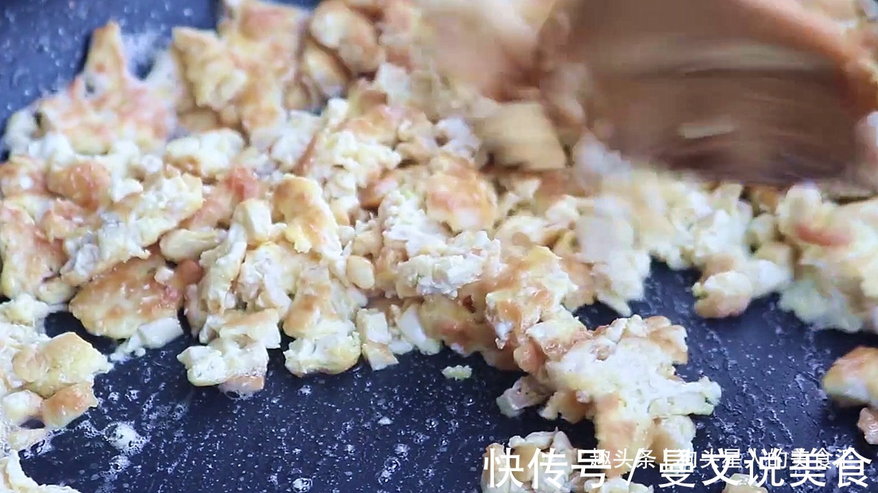 我家隔三差五做这锅菜卷，松软鲜香易消化，层层裹着馅料，太香了