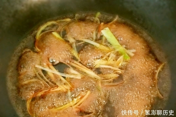 去腥|清蒸鱼,直接淋豉油鱼就“废了”!多做一步,能去腥,鱼肉也更鲜嫩!