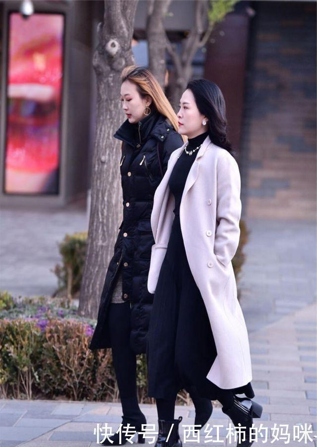 时髦拉风的大衣搭配高跟靴,帅气靓丽