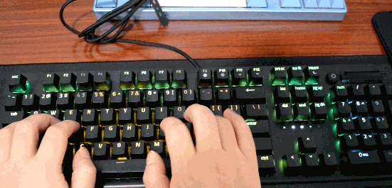 雷蛇|以灯之名,传奇再续:雷蛇黑寡妇 V3 绿轴版开箱