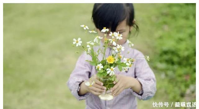姥姥|5岁女儿意外发现爸妈结婚照,里面没有自己,哭着和姥姥告状